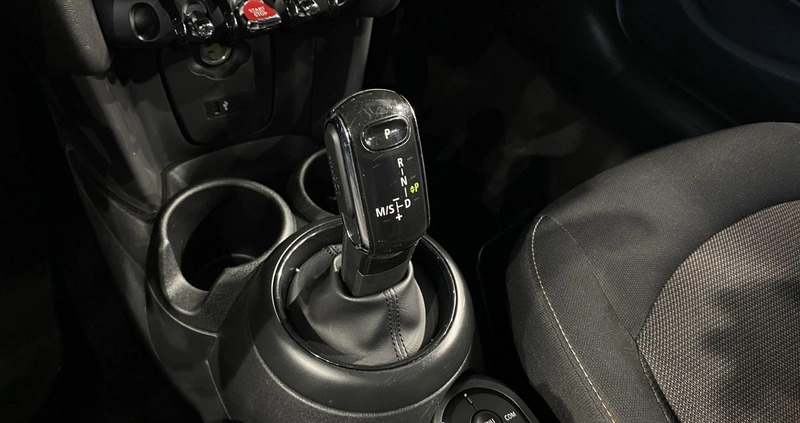MINI Cooper cena 66900 przebieg: 62400, rok produkcji 2018 z Sianów małe 379